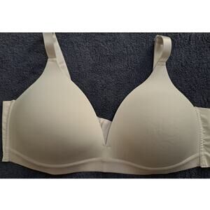 Womens STRM LINE intimates White wireless bra size 40C
